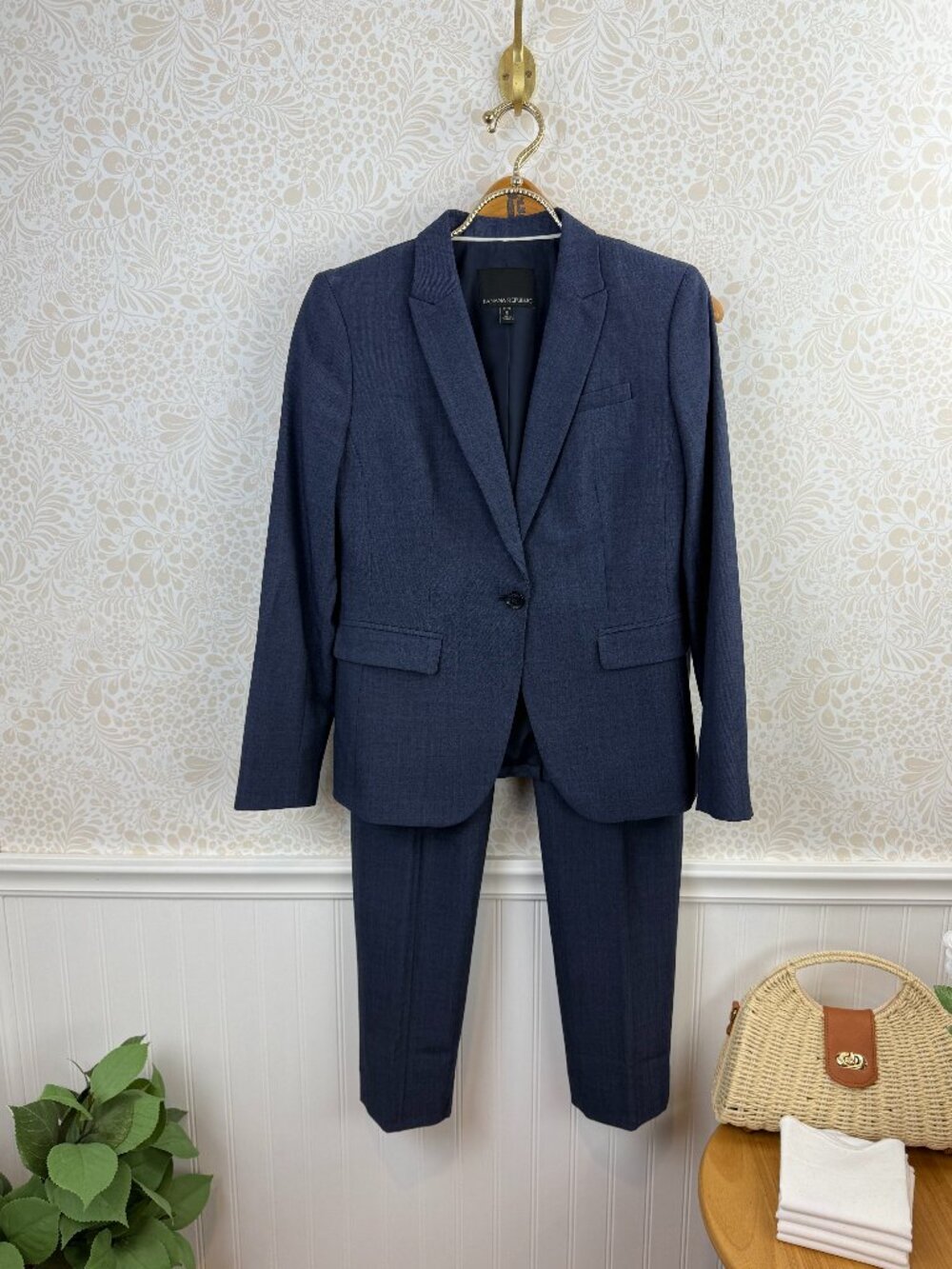 Banana Republic Navy Wool Blend Pant Suit Set - Size - 2P (Blazer), 4P (Pant)
